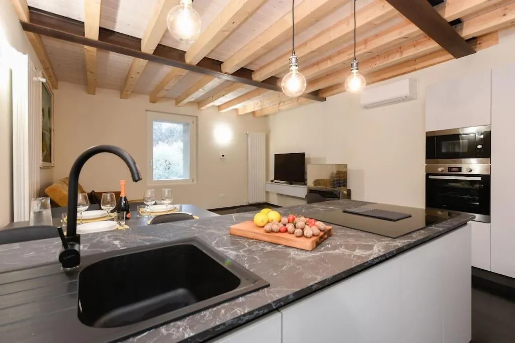 בית נופש סאלו Casa Margherita - New House In The Ancient Hamlet